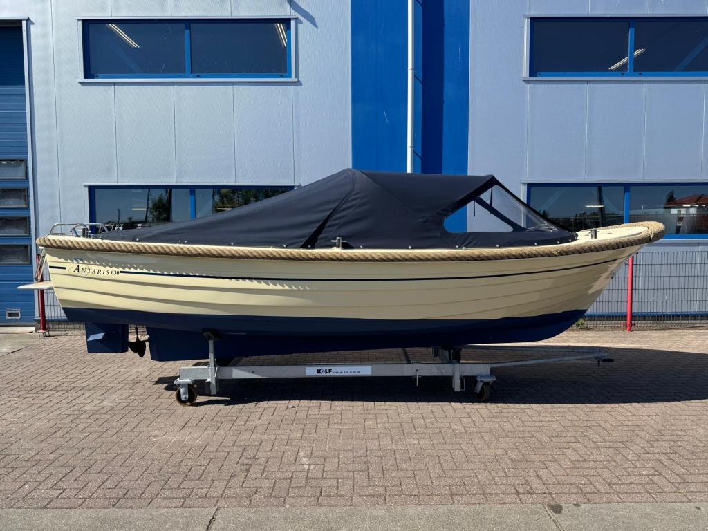 Antaris 630 Lounge met Vetus 25pk