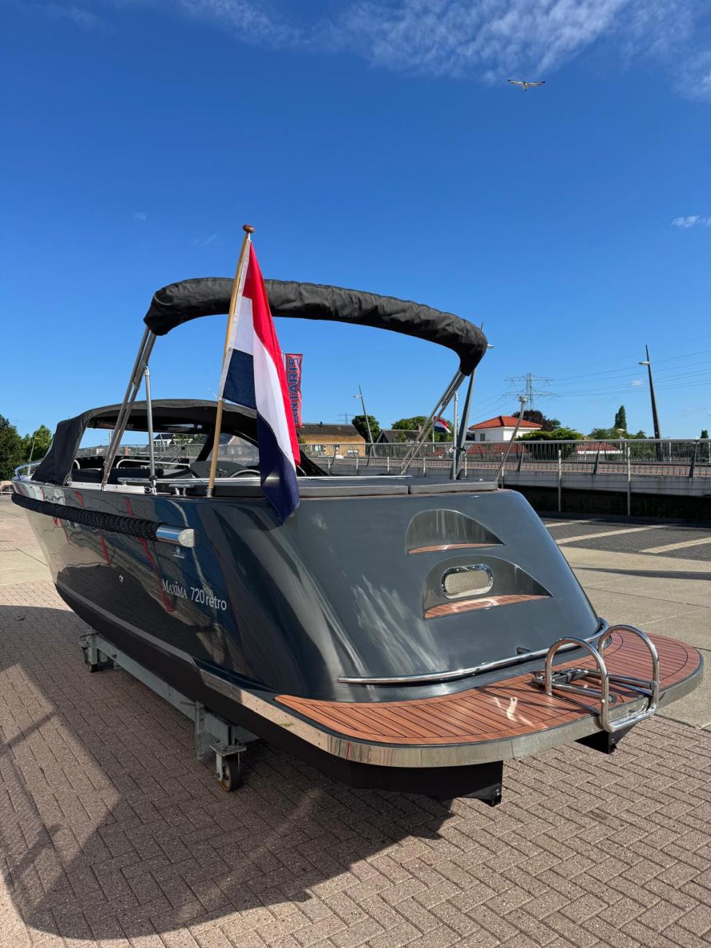 Maxima 720 Retro met Honda 30 pk