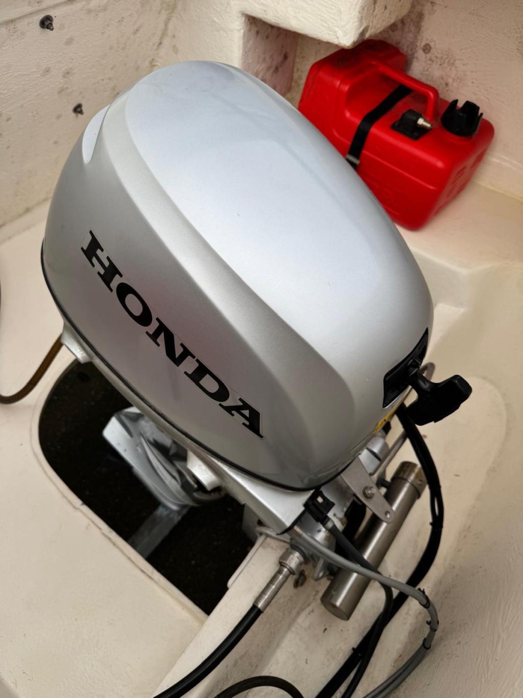 Maxima 600 met Honda 20 pk