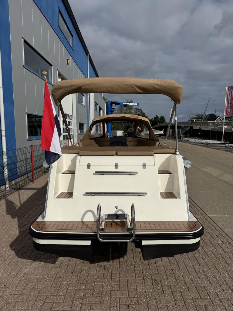 Maxima 600 met Honda 20 pk