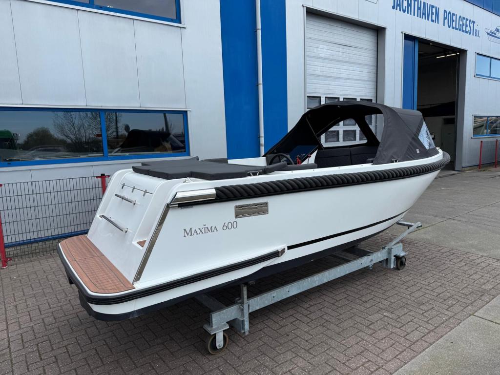 Maxima 600 met Honda 20 pk