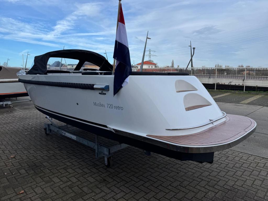 Maxima 720 met Honda 50 pk