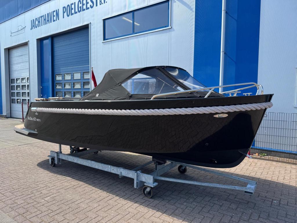 Maxima 620 met Suzuki 30pk