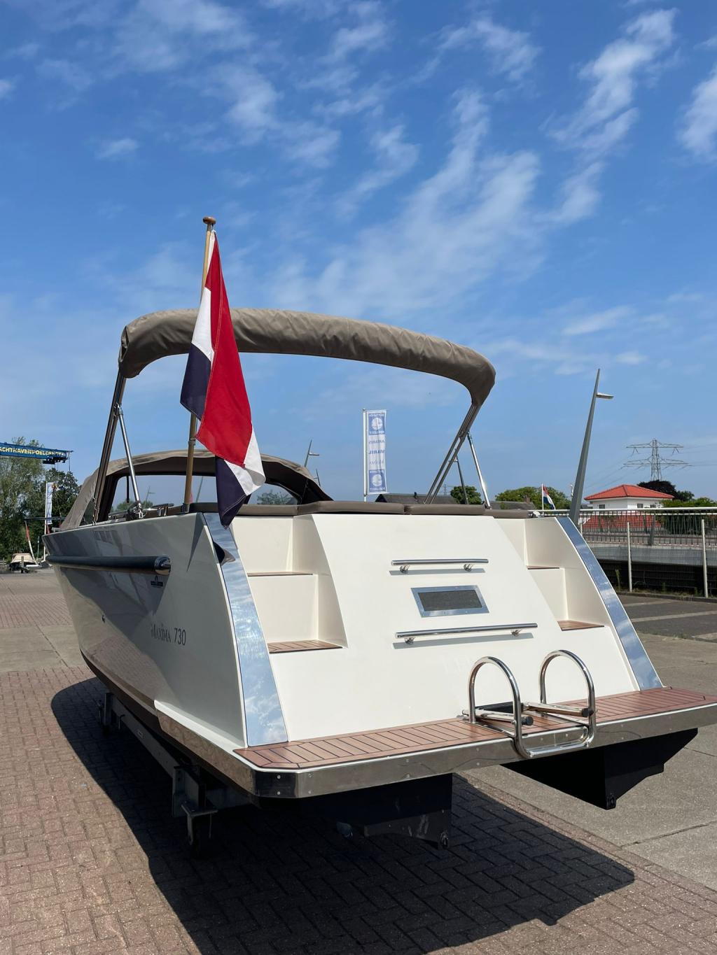 Maxima 730 met Honda 30pk