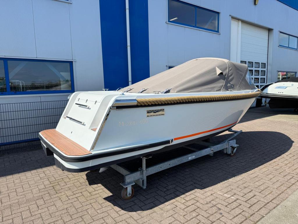 Maxima 600 met Honda 20pk