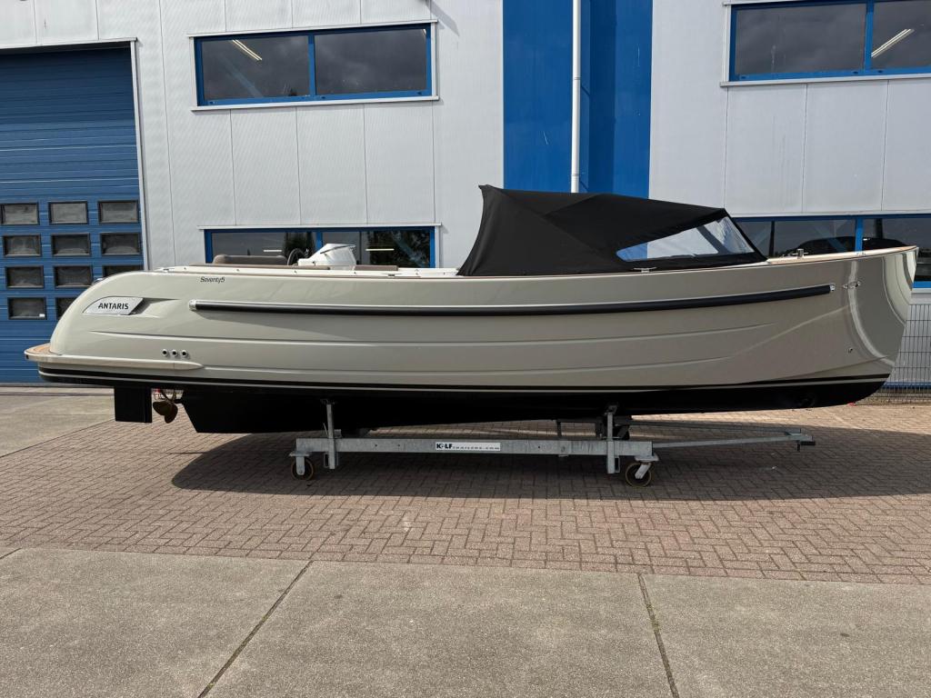 Antaris  Seventy5 met Vetus 52pk