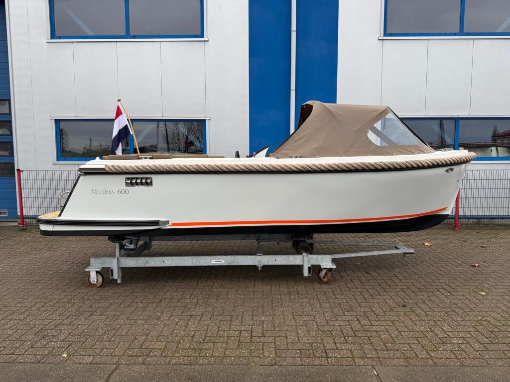 Maxima 600 met Honda 20 pk