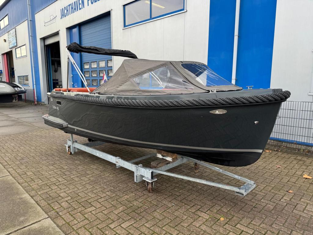 Maxima 600 met Suzuki 30 pk