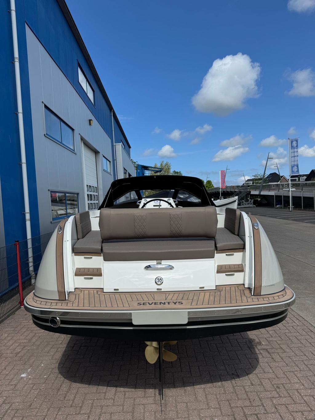 Antaris  Seventy5 met Vetus 52pk