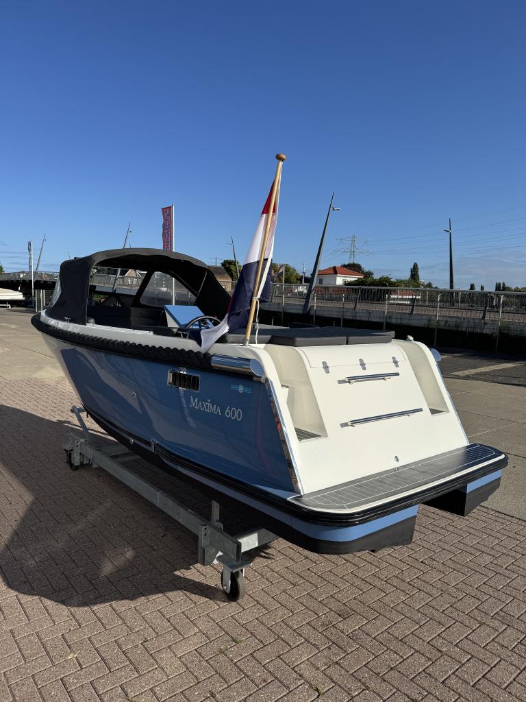 Maxima 600 met Honda 20 pk