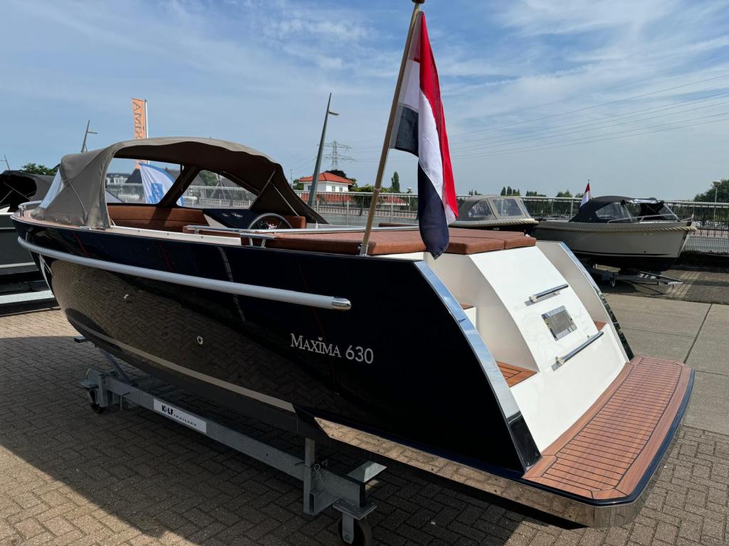 Maxima 630 met Honda 30pk