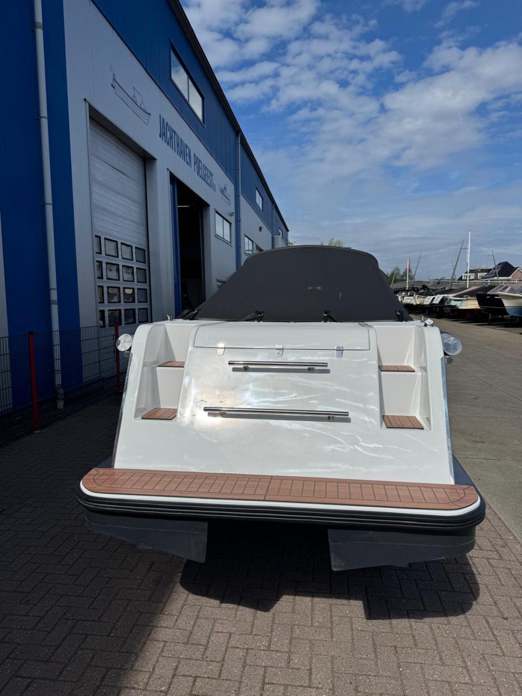 Maxima 600 met Honda 20 pk