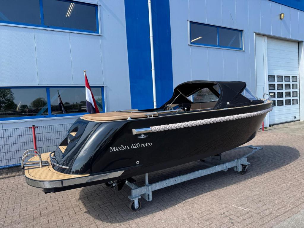 Maxima 620 met Suzuki 30pk