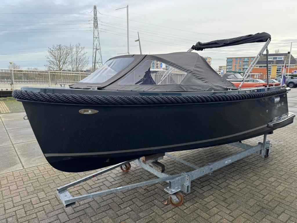 Maxima 600 met Suzuki 30 pk