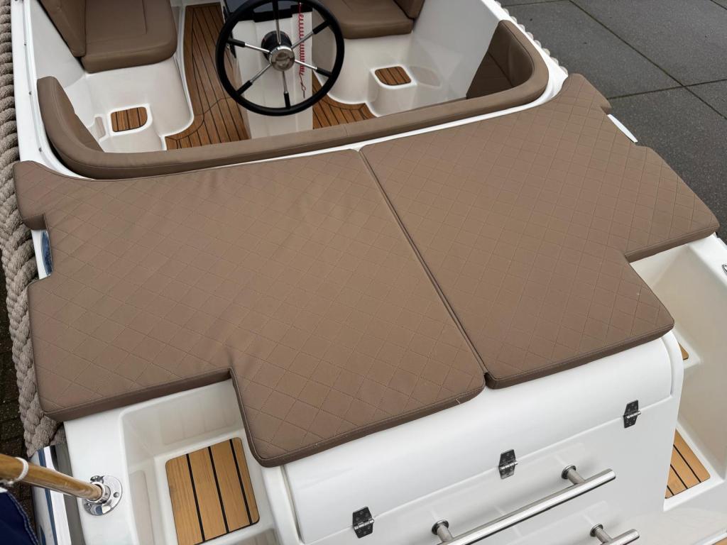 Maxima 600 met Honda 20 pk