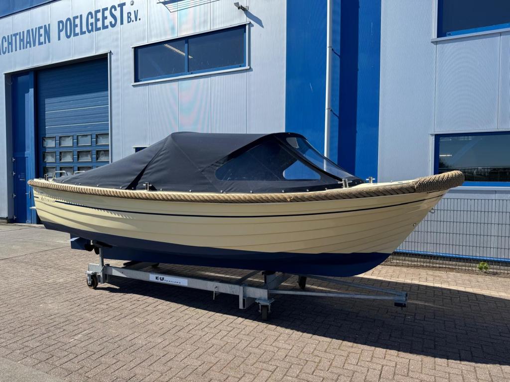 Antaris 630 Lounge met Vetus 25pk