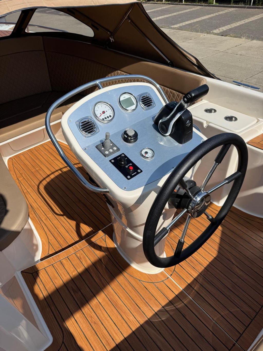 Primeur 715 Tender met Suzuki 40 pk