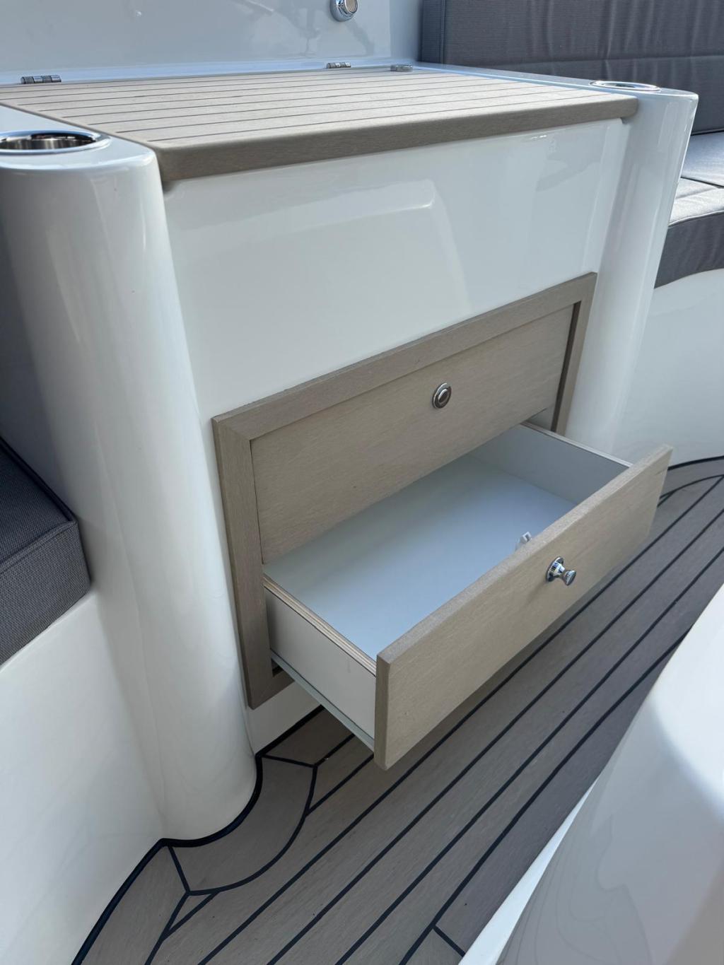 Antaris Sixty7 met Vetus 42 pk