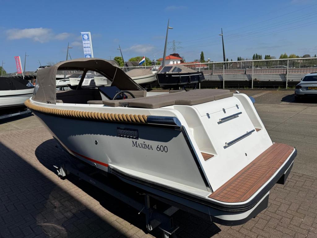 Maxima 600 met Honda 20 pk