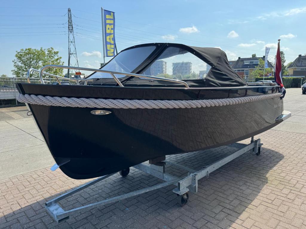 Maxima 620 met Suzuki 30pk