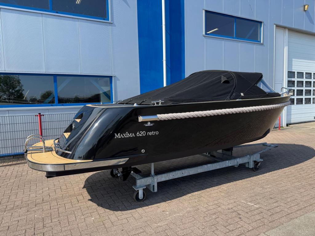 Maxima 620 met Suzuki 30pk
