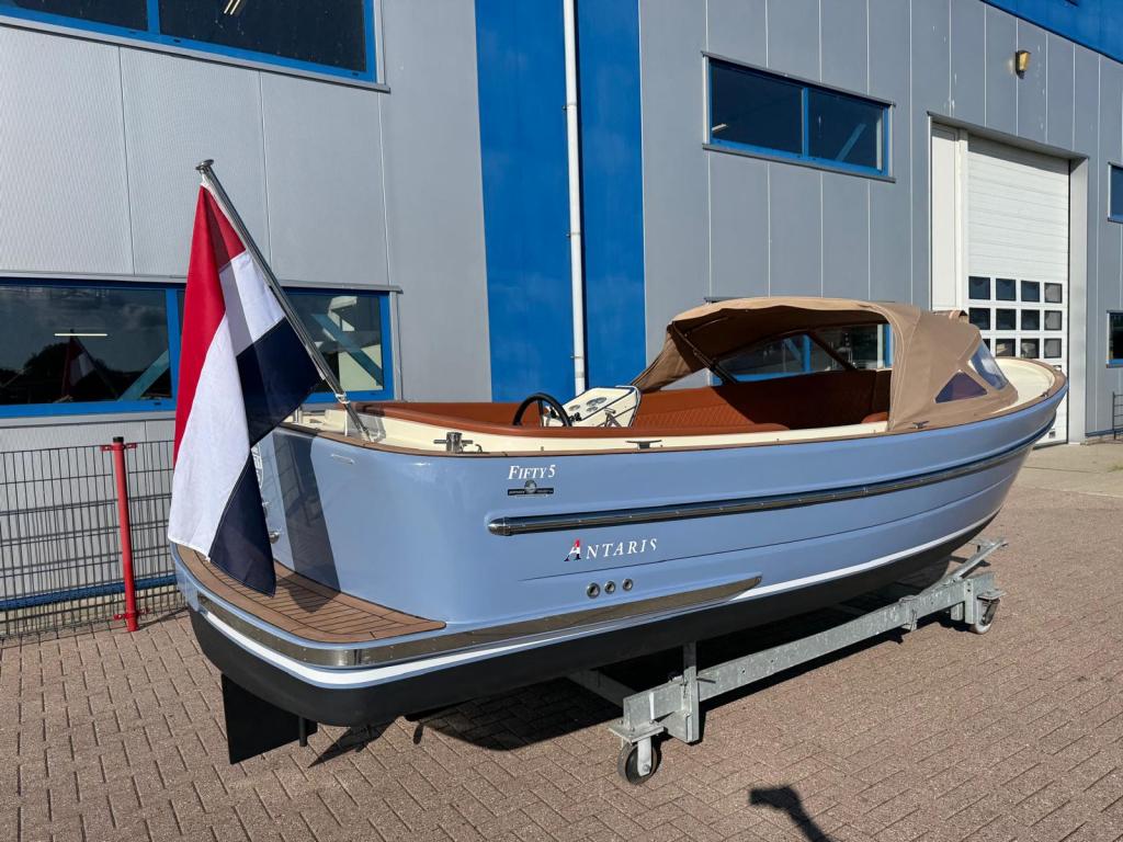 Antaris Fifty5 met Vetus 27pk