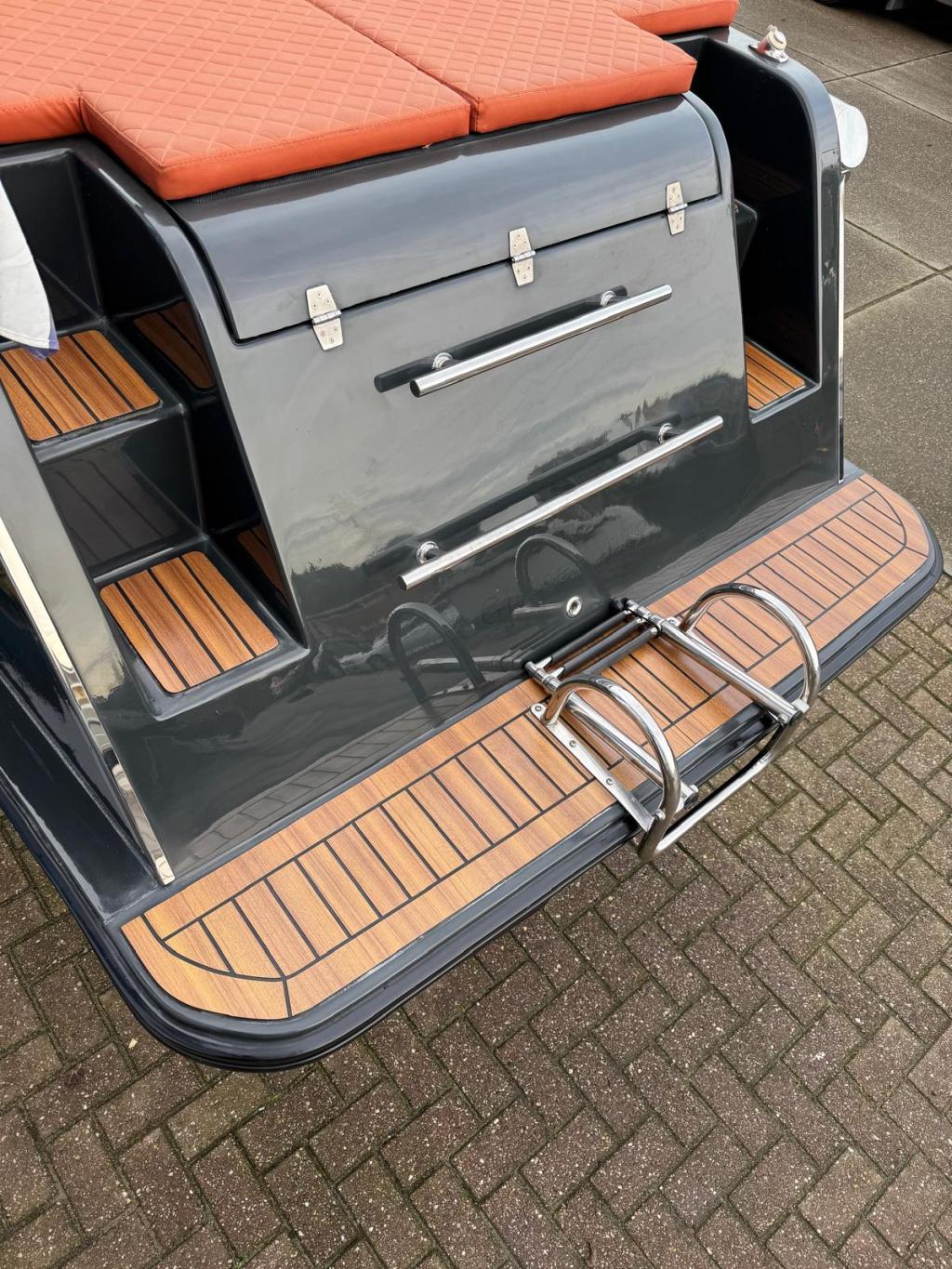 Maxima 600 met Suzuki 30 pk