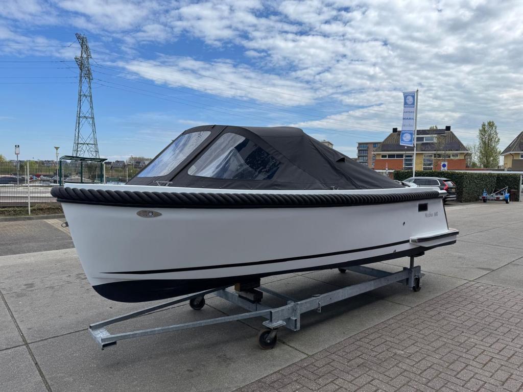 Maxima 600 met Honda 20 pk