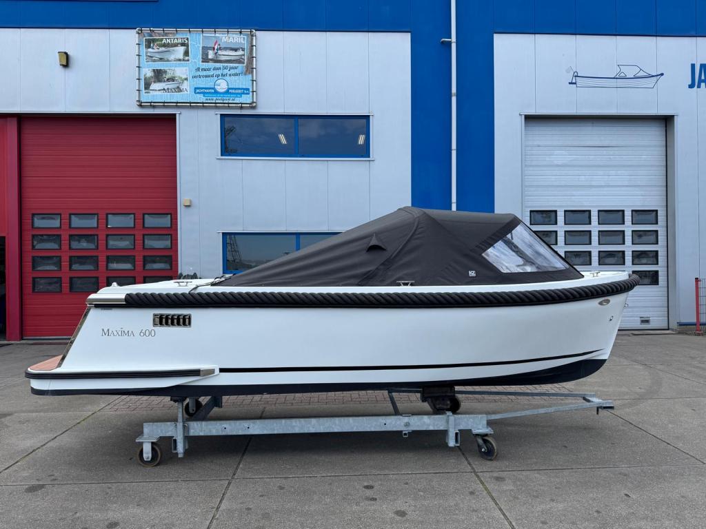 Maxima 600 met Honda 20 pk