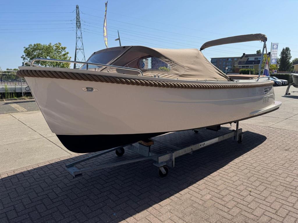 Primeur 715 Tender met Suzuki 40 pk