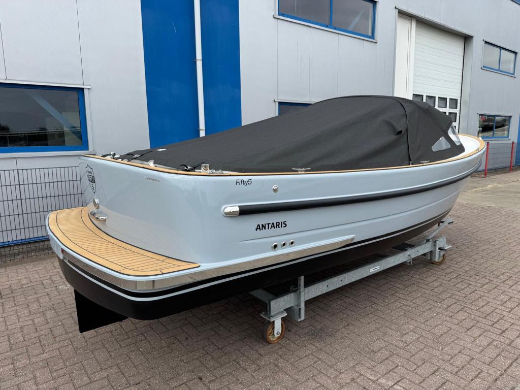 Antaris Fifty5 met Vetus 27pk