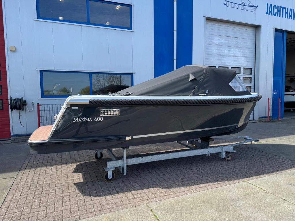 Maxima 600 met Honda 20 pk