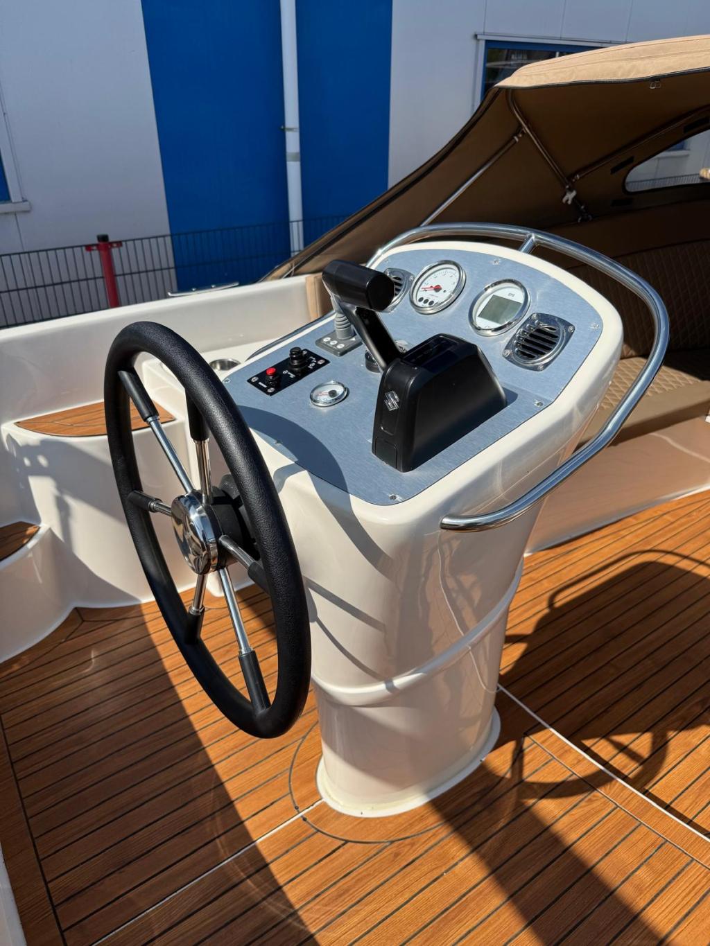 Primeur 715 Tender met Suzuki 40 pk