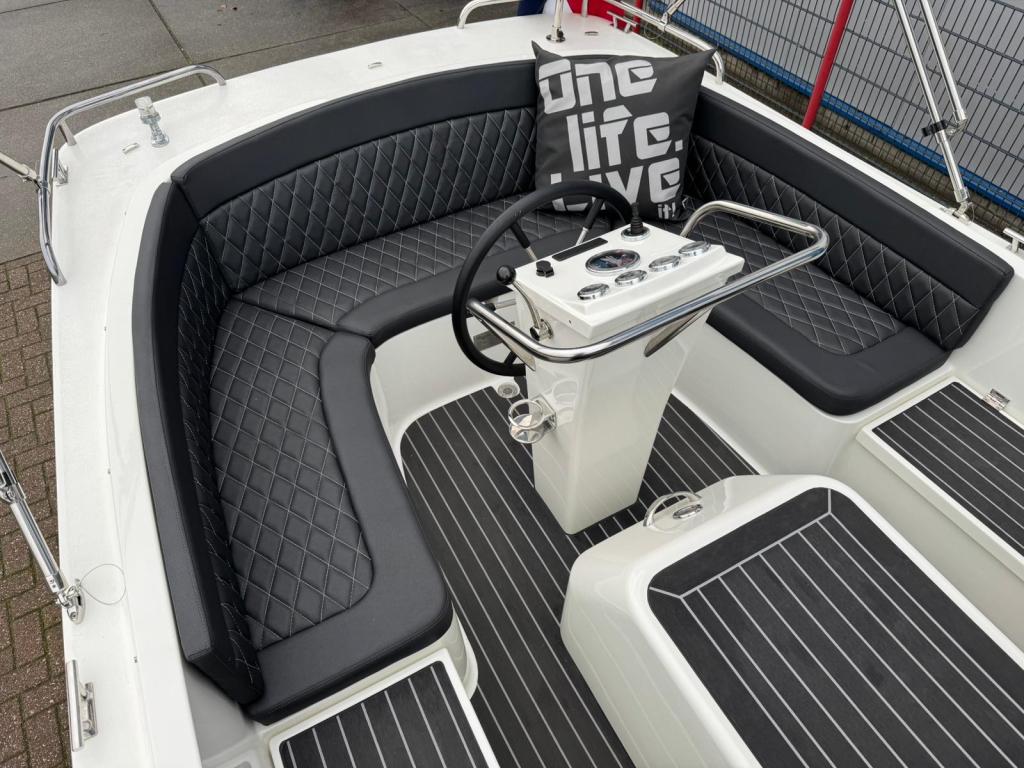 Waterspoor 707 met Vetus 33 pk