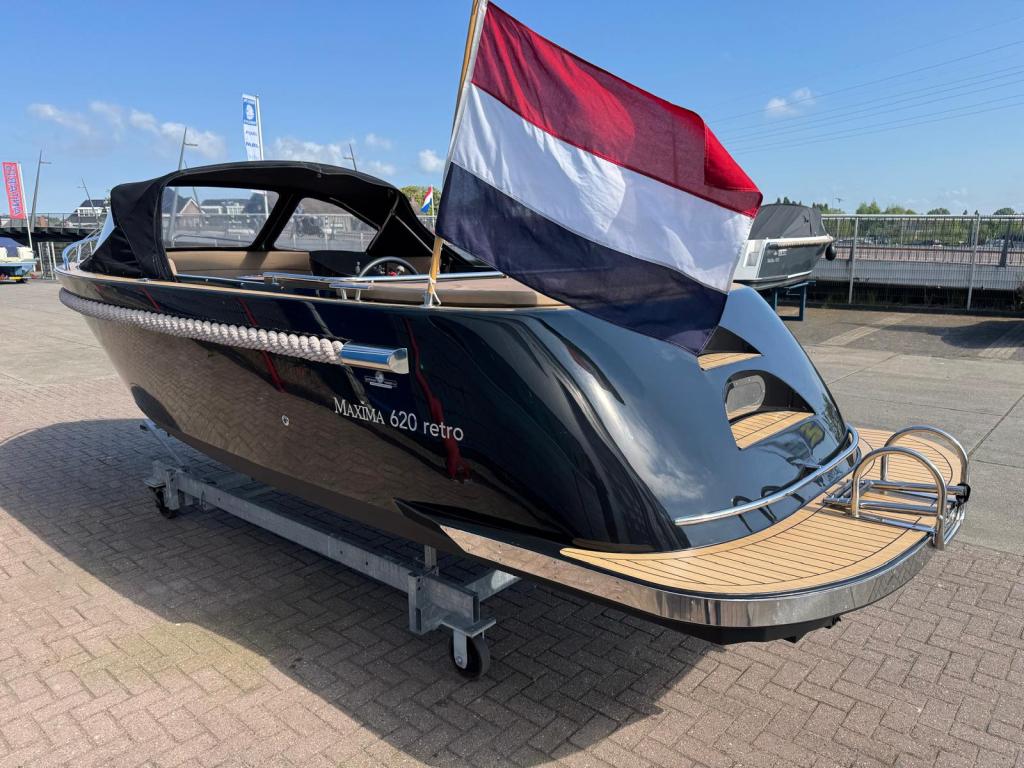Maxima 620 met Suzuki 30pk