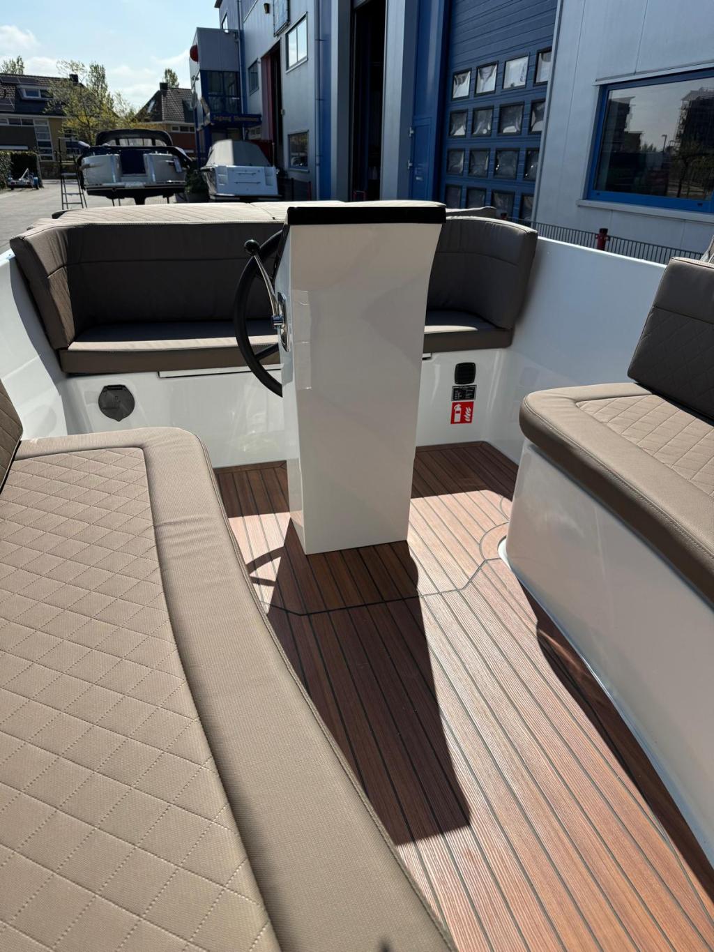 Maxima 600 met Honda 20 pk