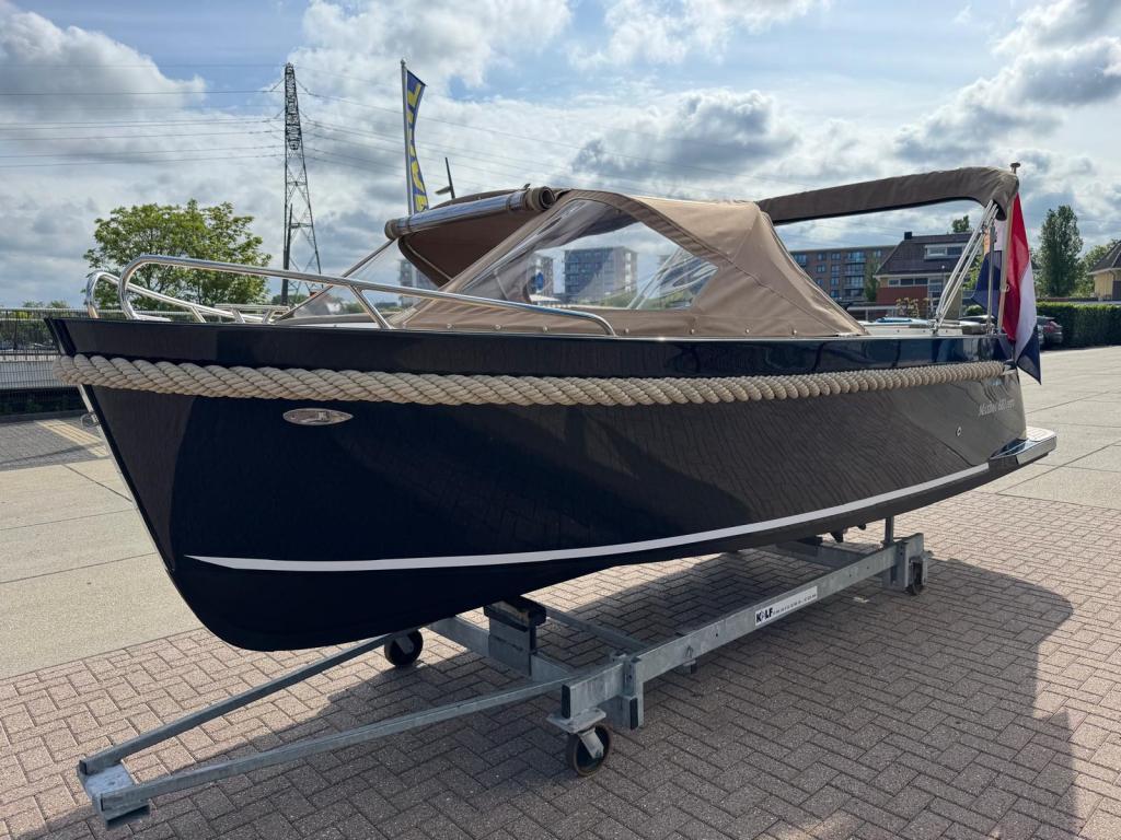 Maxima  620 Retro met Suzuki 30 pk