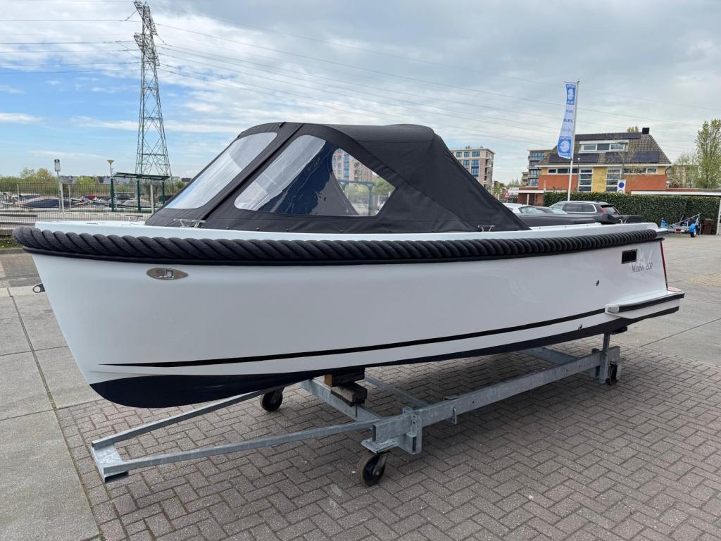 Maxima 600 met Honda 20 pk