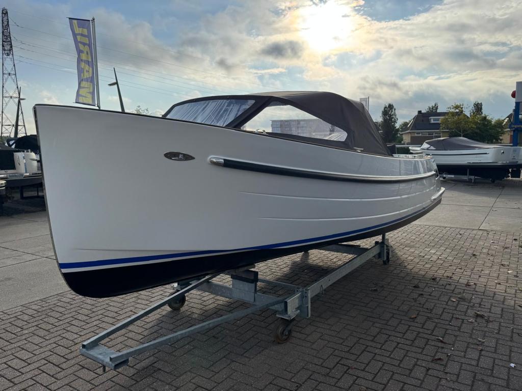 Antaris Sixty7 met Vetus 42 pk