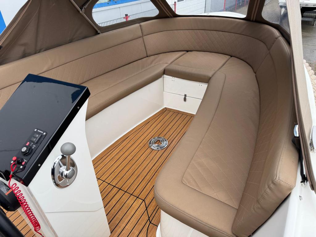 Maxima 600 met Honda 20 pk