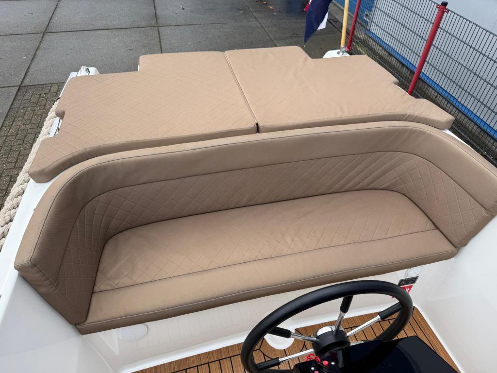 Maxima 600 met Honda 20 pk