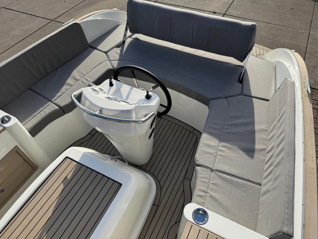 Antaris Sixty7 met Vetus 42 pk