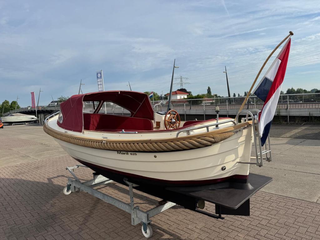 Maril 625 met Vetus 25 pk