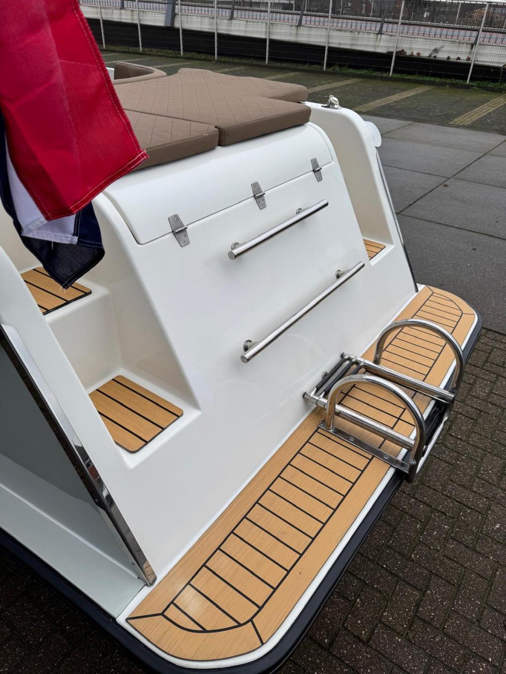 Maxima 600 met Honda 20 pk