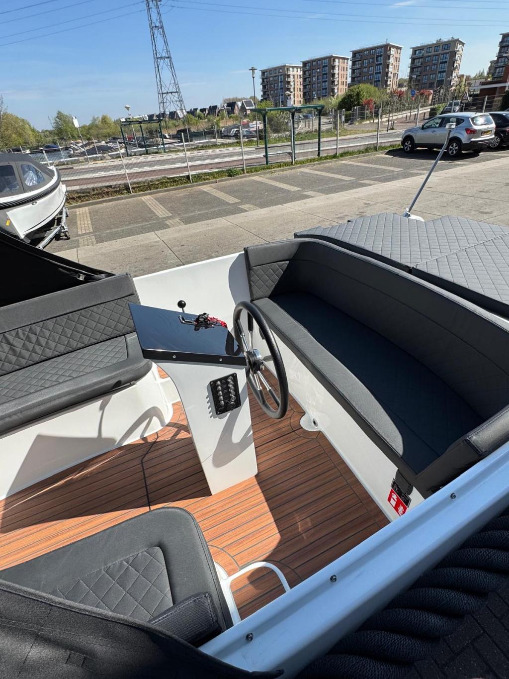 Maxima 600 met Honda 20 pk