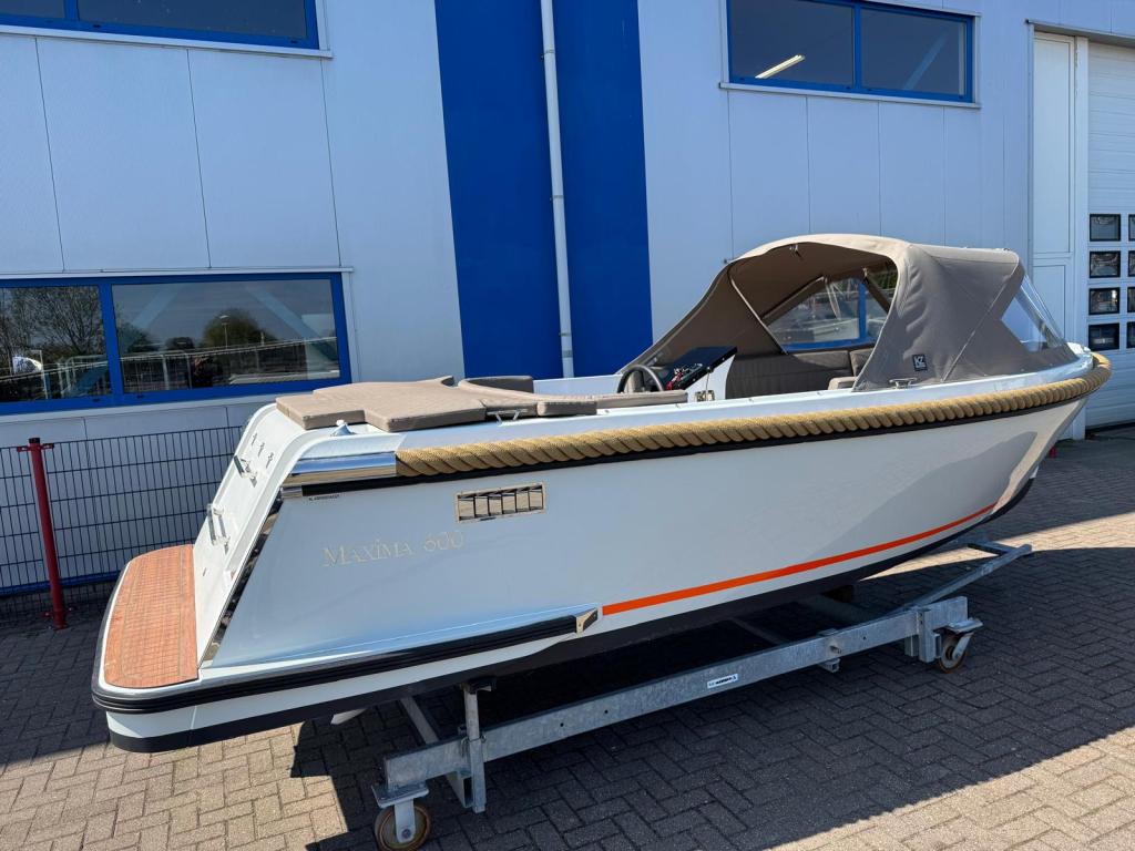 Maxima 600 met Honda 20pk