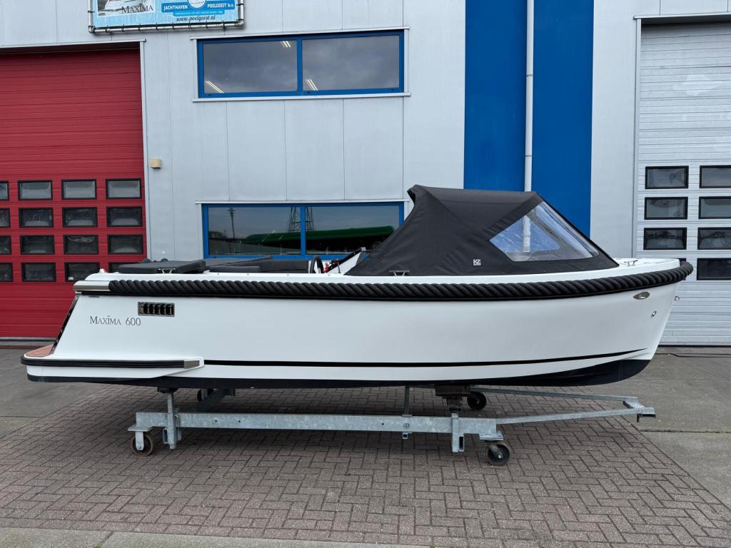 Maxima 600 met Honda 20 pk