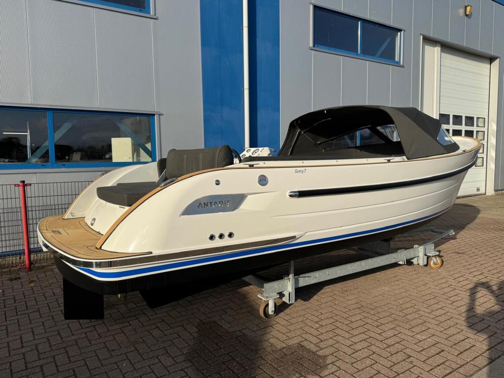 Antaris Sixty7 met Vetus 42 pk