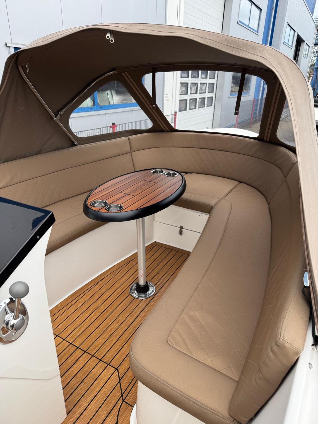 Maxima 600 met Honda 20 pk