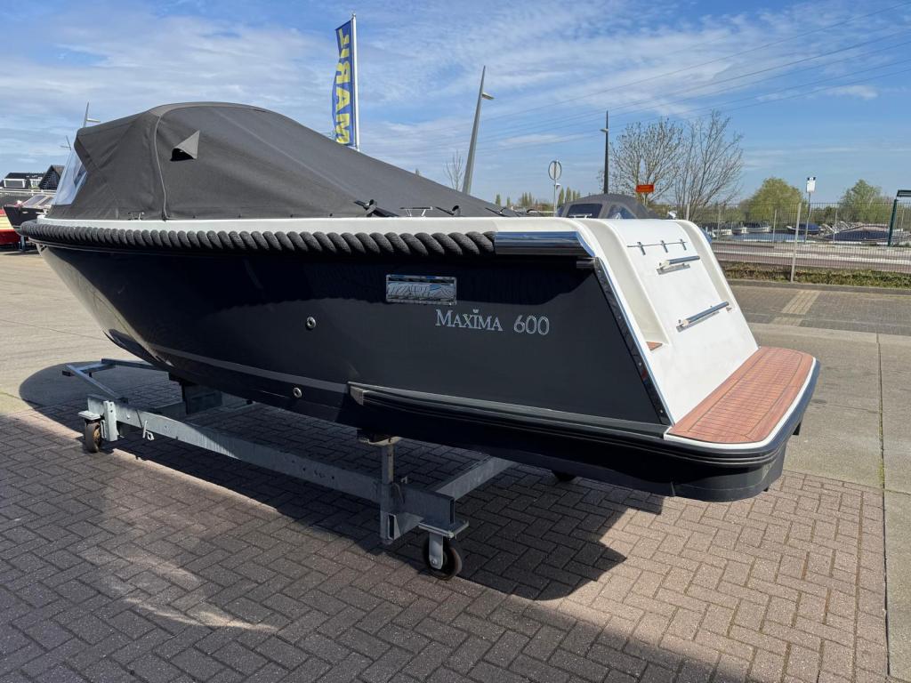 Maxima 600 met Honda 20 pk